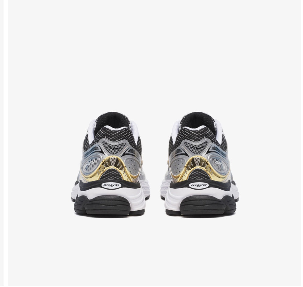 saucony progrid omni 9
– silver gold