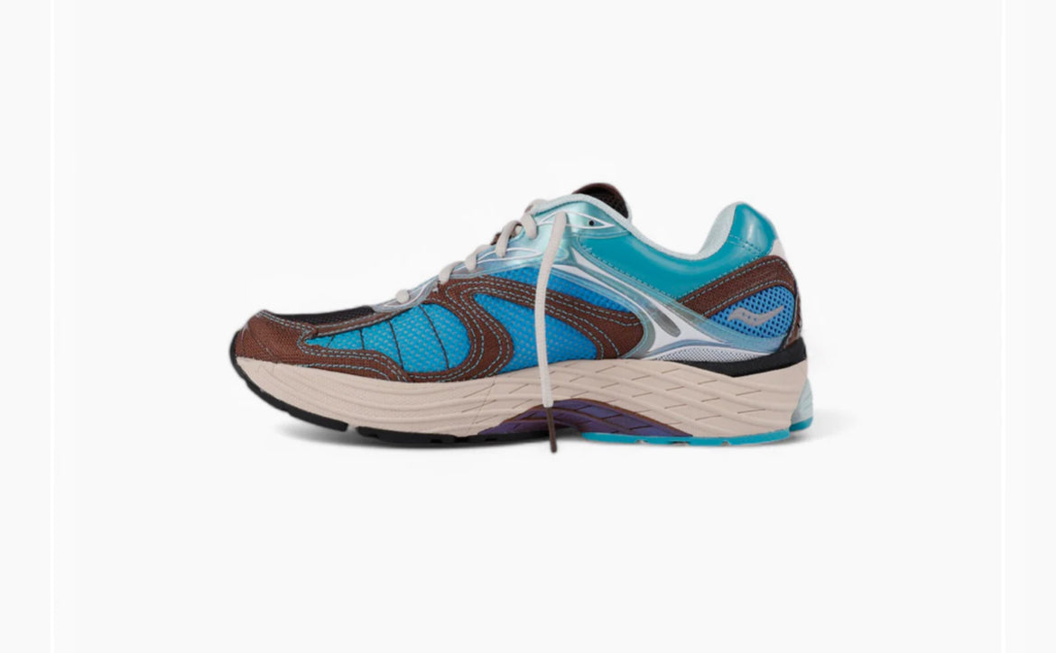 SAUCONY
X FOOTPATROL PROGRID OMNI 9 BLUE BROWN