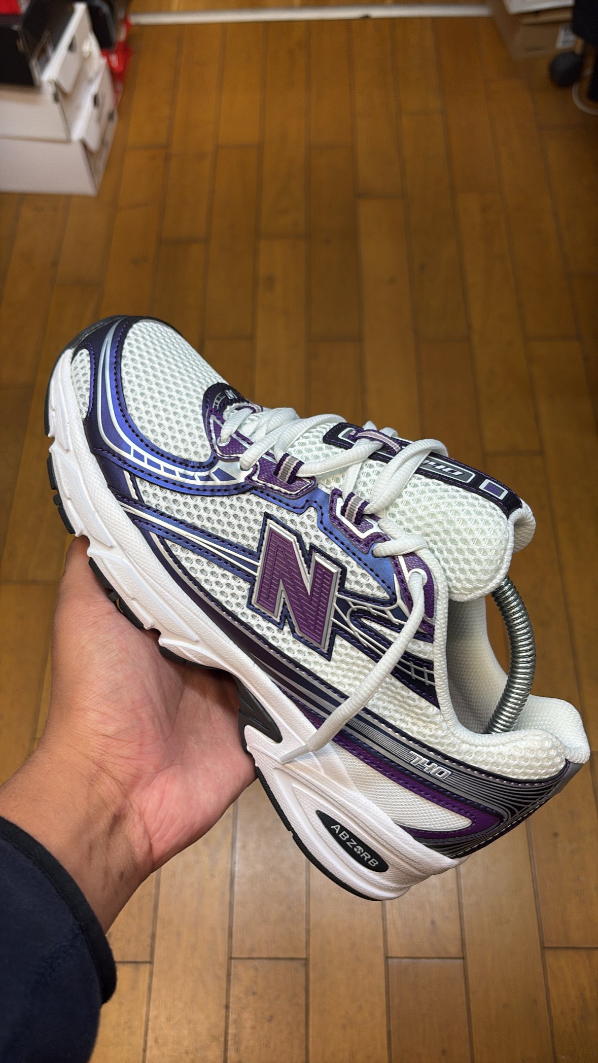 NEW BALANCE
Baskets 740 blanc et mauve