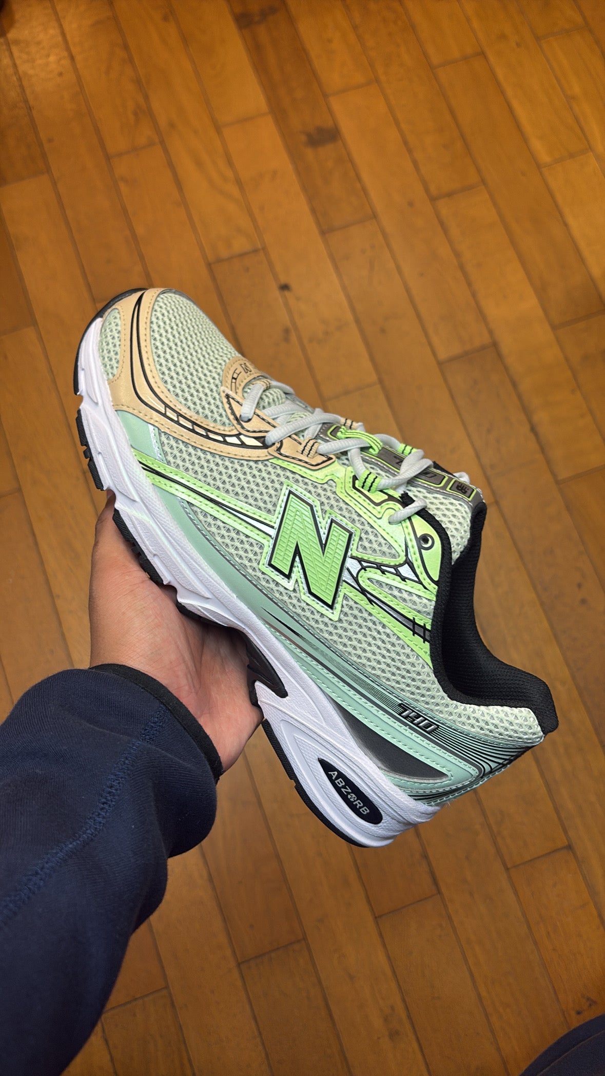 NEW BALANCE
740 Brun Vert Et Multicolore