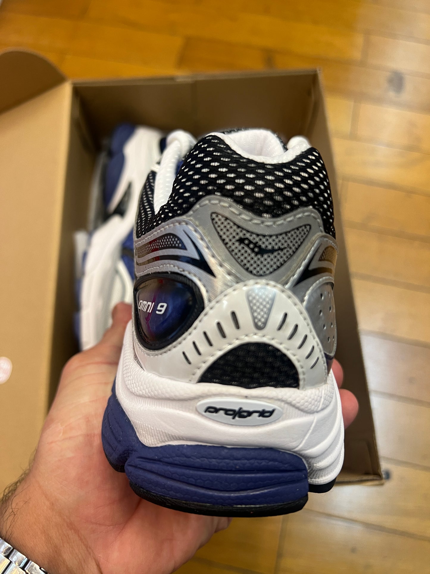 Saucony progrid Omni 9 S70739-25