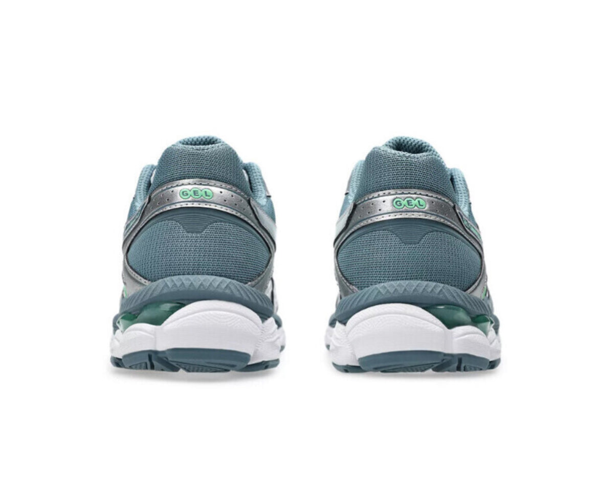 ASICS
BASKETS GEL-CUMULUS 16 WHITE/IRONCLAD - Blanc